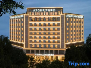 Huizhou Jinshan Lake Port Huiqingju Hotel