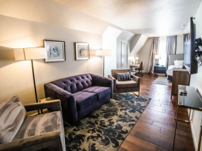 Seven Gables, St. Louis West, a Tribute Portfolio Hotel