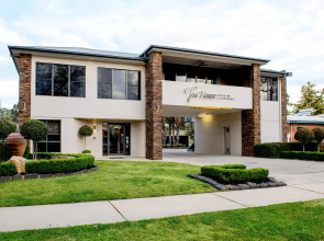 Tea House Motor Inn