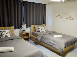 24 Poshtel Salaya