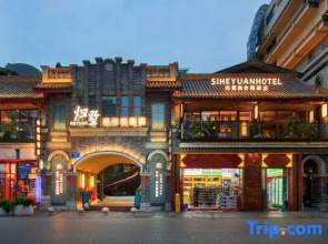 RETURN Courtyard Hotel