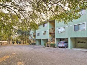 'sound of the Sea' Oak Island Condo w/ Pools!