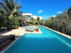 Romantic Condo Best Retreat for a Couple 1 Block From the Beach Progreso East