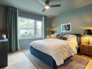 Modern Austin Home w/ Pool, Putting Green & Coffee Nook Townes Retreat by Avantstay