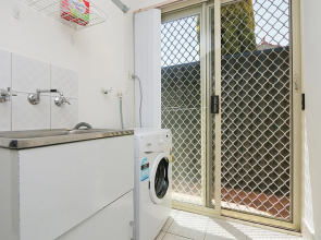Pleasant 3 Bedroom House With Garden Close to CBD
