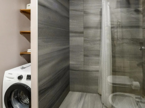 Абри Люкс на Революции, 24