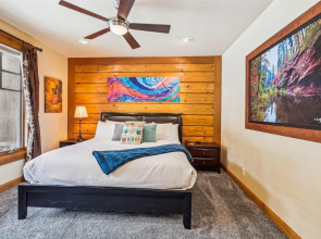 Trot Ski-House Main Street Private Home by Pinnacle Lodging