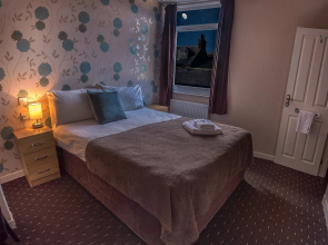 Number 44 Hotel & Bar