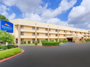 Baymont Inn and Suites by Wyndham Columbus / Near OSU