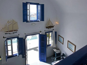 Ikies Santorini