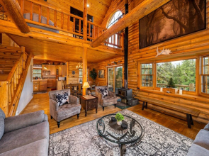 Log Cabin w/ Private Hot Tub on Wenatchee River!