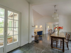 Beautiful holiday villa with privat pool surrounded by vineyard in Entrecasteaux