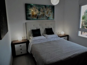 Beautiful 3 bed, 2 bath modern apartment