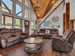 Rockwood Lake Lodge 7 Bedroom Home by RedAwning
