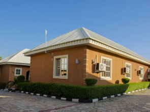 Graceland Inn & Garden