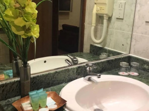 Отель Regent Palace Hotel