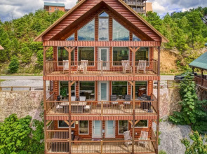 Hidden Heaven 5 Bedroom Home by Redawning