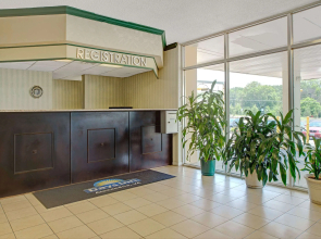 Days Inn by Wyndham Alexandria South