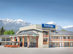 Travelodge by Wyndham Golden Sportsman Lodge