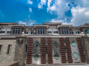 Holidayhome 188 Taman Sejati Suria