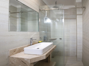 Seven Seas Hotel and Apartment