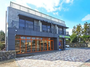 Jeju Waheulpaengnamujip Pension