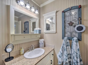 'the Petite Lake House' in Seguin w/ Patio!