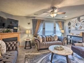 Charming Omaha Condo - 13 Miles to Downtown!