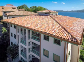 Amazing Ocean Views From This Nicely Equipped Condo