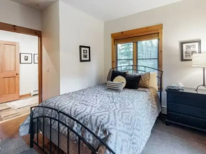 4 Bedroom Townhome in East Keystone Along Shuttle Route to River Run Village