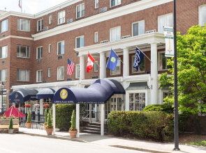 Capitol Plaza Hotel Montpelier Tapestry Collection by Hilton