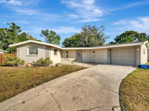 Sleeps 8 Pets Welcome Fenced In Backyard