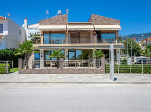 Aliston Deluxe Living - Adults Only