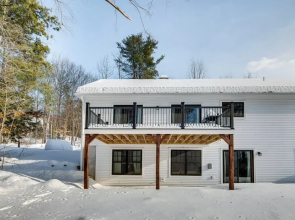 6 Mi to Lake Winnipesaukee: New Hampshire Home