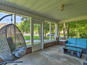 Glasgow Home w/ Porch: Close to Lake & Caves!