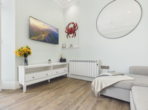 No. 6 Croft House - 1 Bedroom Apartment - Tenby