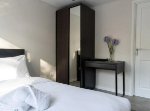 4 Bedroom-southampton-sleeps 6- Garden