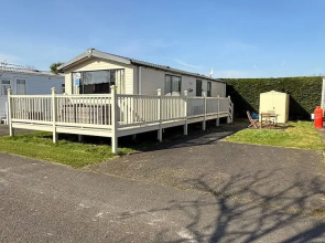 Sunny Chalet Retreat in Skegness