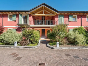 Apartment on Lake Idro With Pool