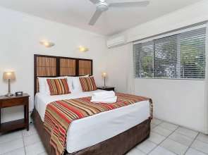 On Palm Cove Beachfront Apartments