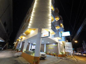 Royal Land Mae Klong Hotel