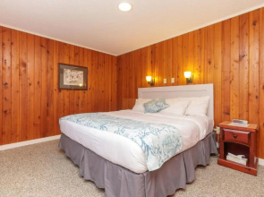 The Cedarwood Inn & Suites