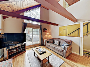 3br W/ Hot Tub & Game Room 3 Bedroom Home