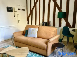 Charming studio, train station nearby