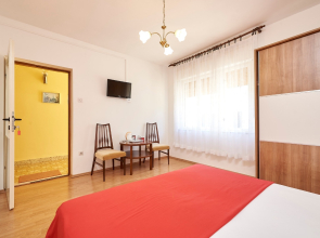 Room Ivo - with garden: R2 Trogir, Riviera Trogir