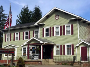 Coach Stop Inn & Tavern