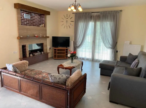 Lovely 2-bedroom holiday home in Nea Kallikratia