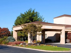 Courtyard by Marriott Newark Liberty International Airport