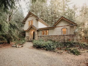 Snowline Cabin #34 - Great English Tudor-style Home With hot Tub! Now With Wifi!