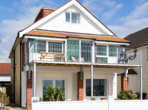 Beautiful Beachfront House wth Balcony Sea Views